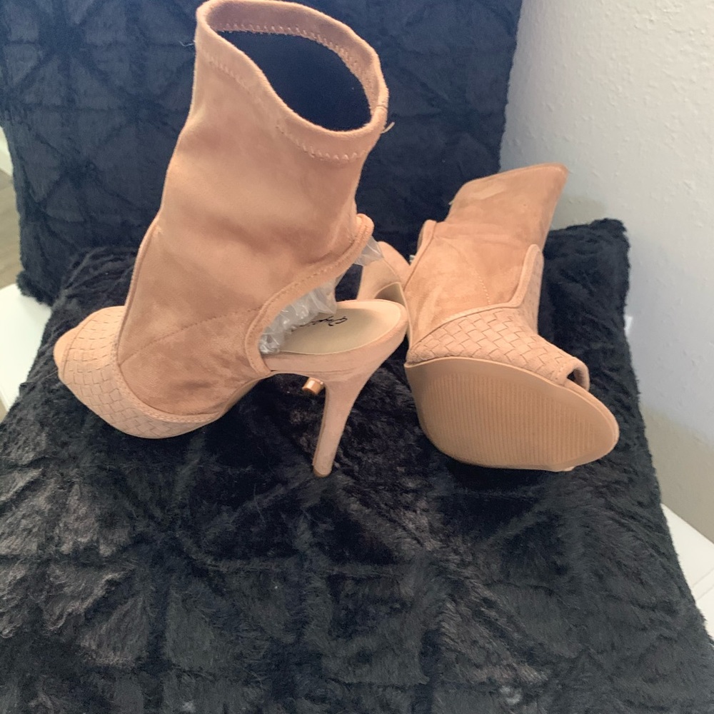 Shoes - Picture 3 of 4